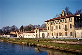 Cassinetta di Lugagnano (MI), villa Visconti Maineri lungo il Naviglio Grande. 